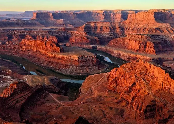 2L Top Floor Moab Redcliff Condo, Pool & Hot Tub