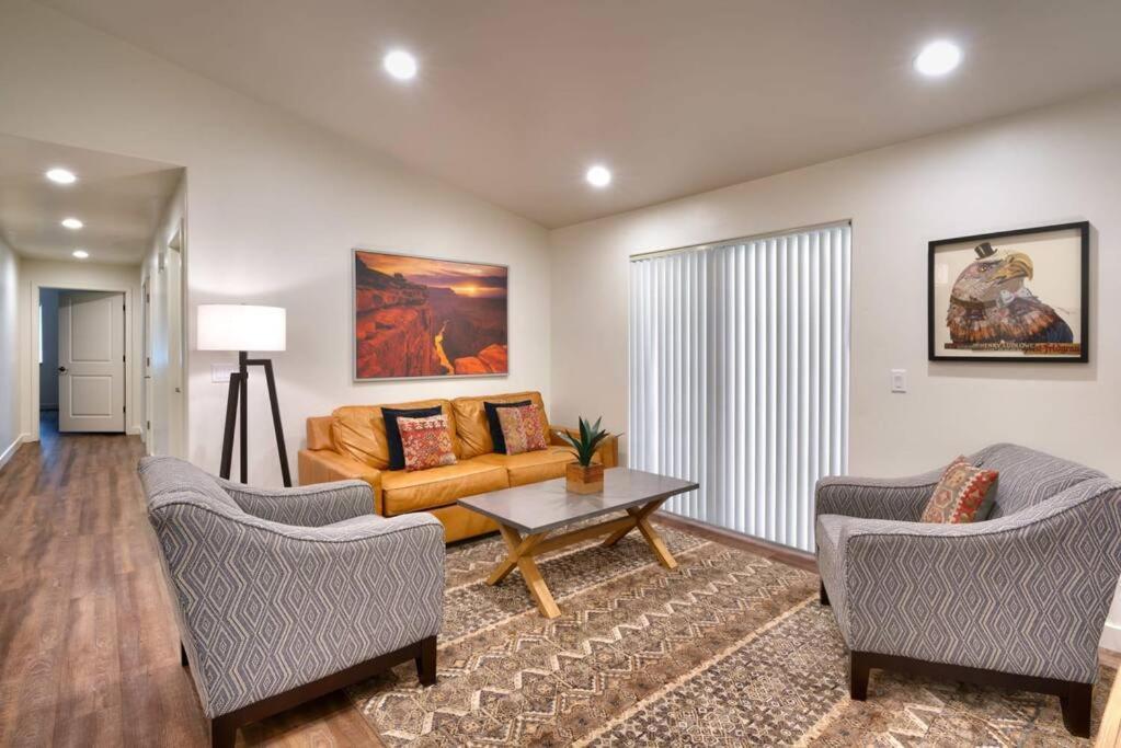 Apartment 2l Floor Redcliff Condo, Pool & Hot Tub *
