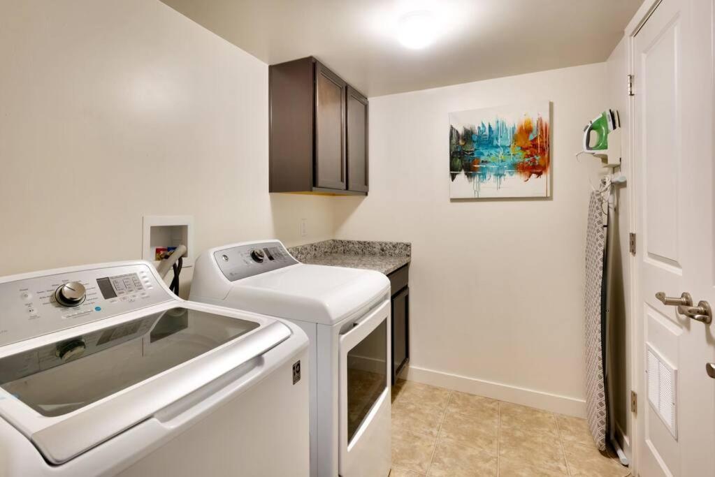 Apartment 2l Floor Redcliff Condo, Pool & Hot Tub Moab