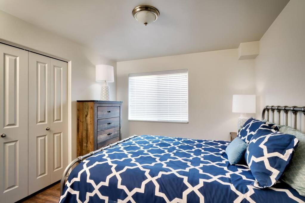 Apartment 2l Floor Redcliff Condo, Pool & Hot Tub